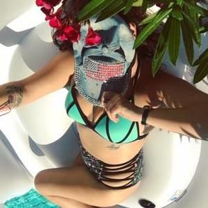 Meet your Posher, Georgianthi